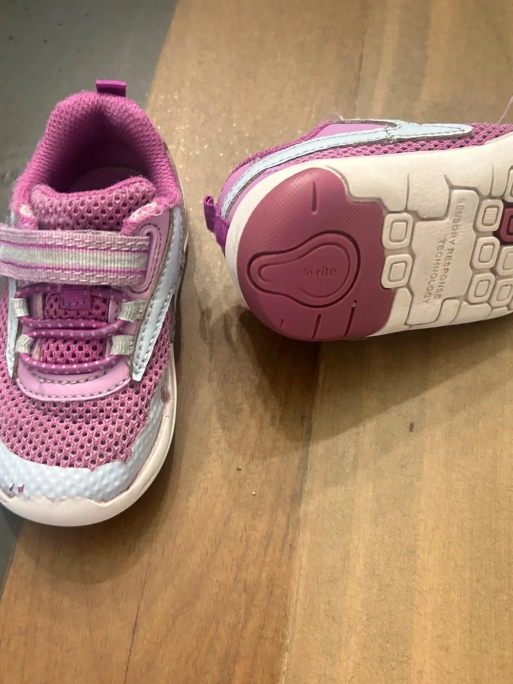 Stride rite light weight shoe